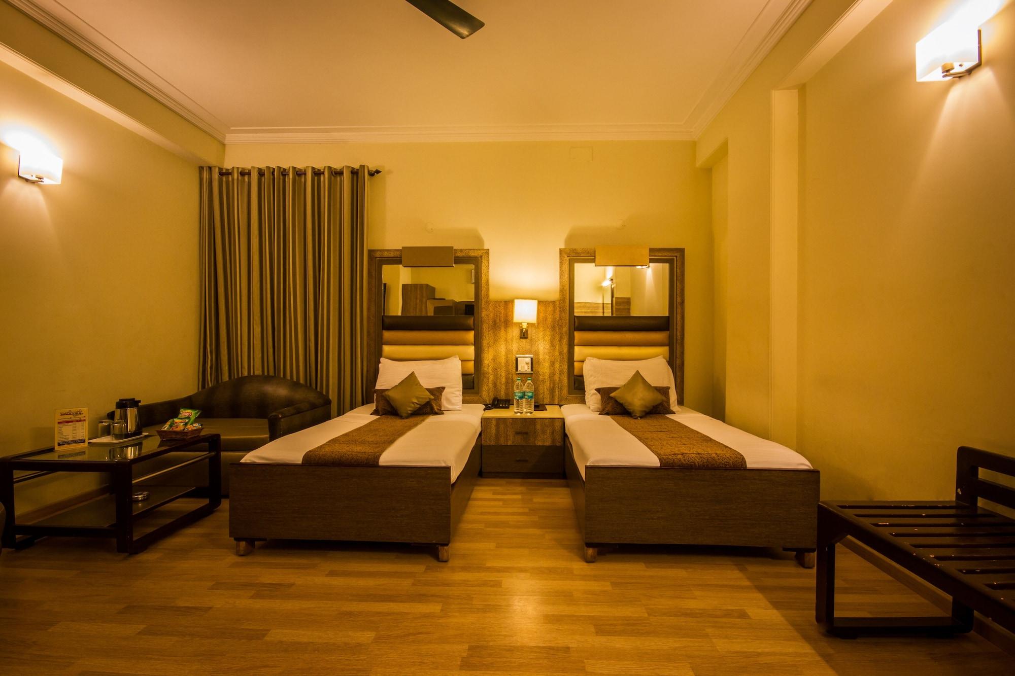 The Suncourt Hotel Yatri New Delhi Exterior foto